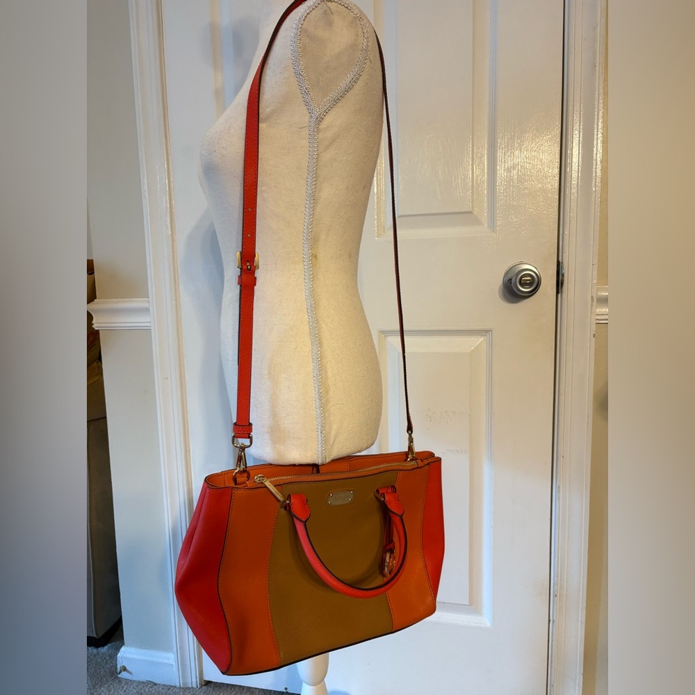 Michael Kors Elegant Two-Tone Leather Tote Bag NEW